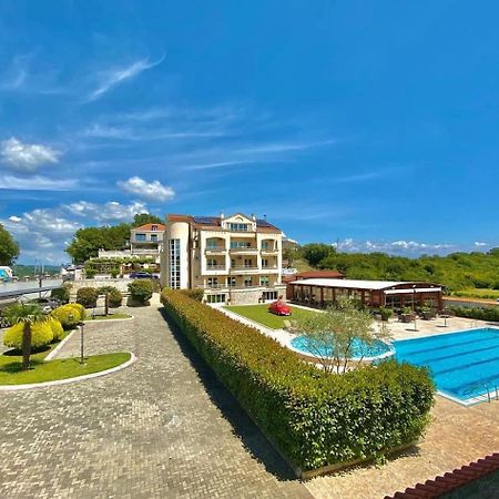 Apart Hotel Llolla Ulcinj Bagian luar foto