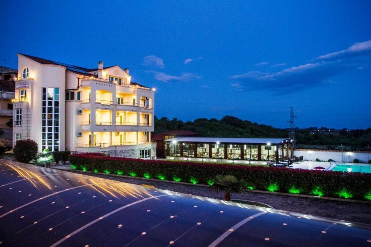 Apart Hotel Llolla Ulcinj Bagian luar foto