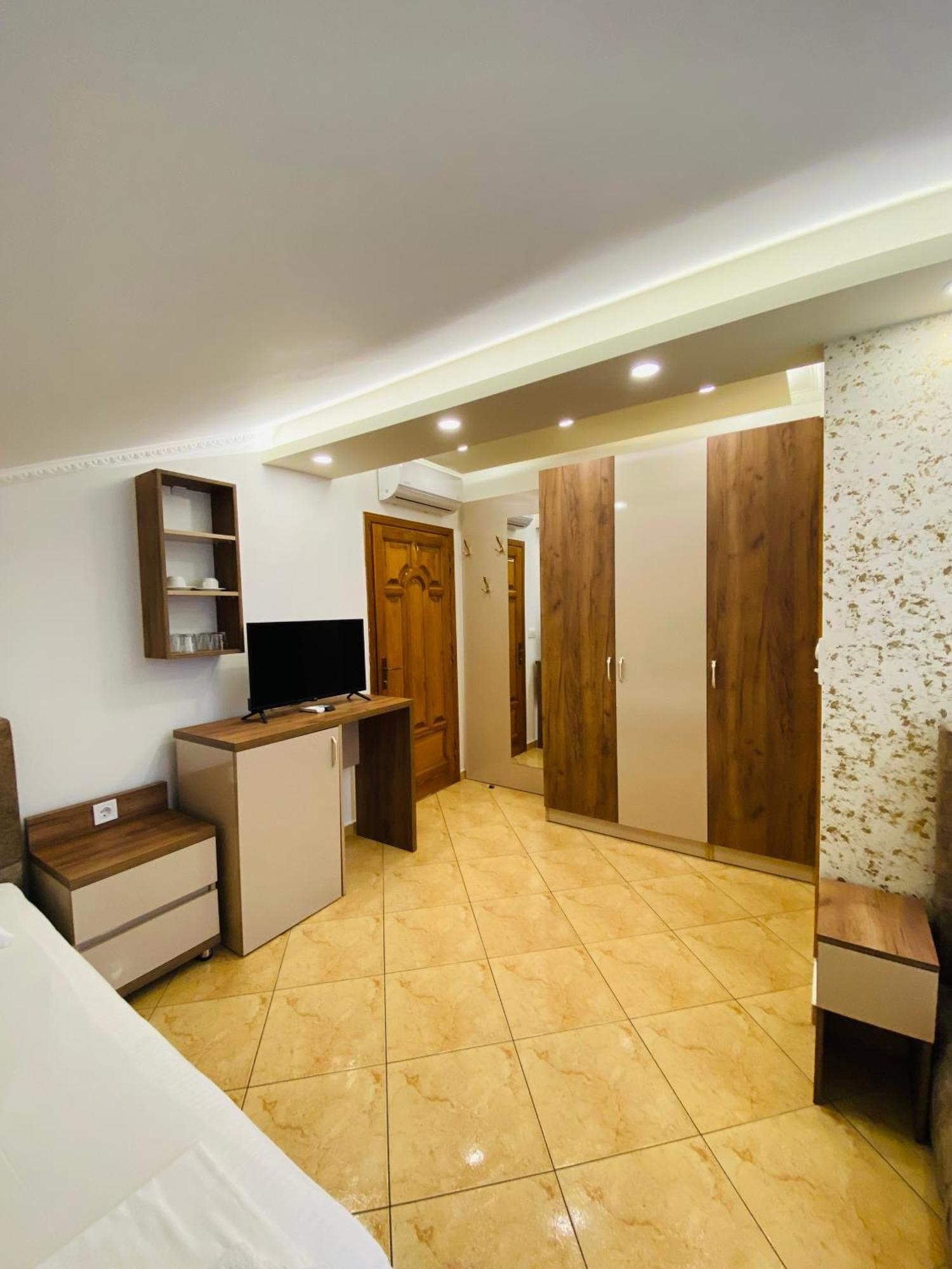 Apart Hotel Llolla Ulcinj Bagian luar foto