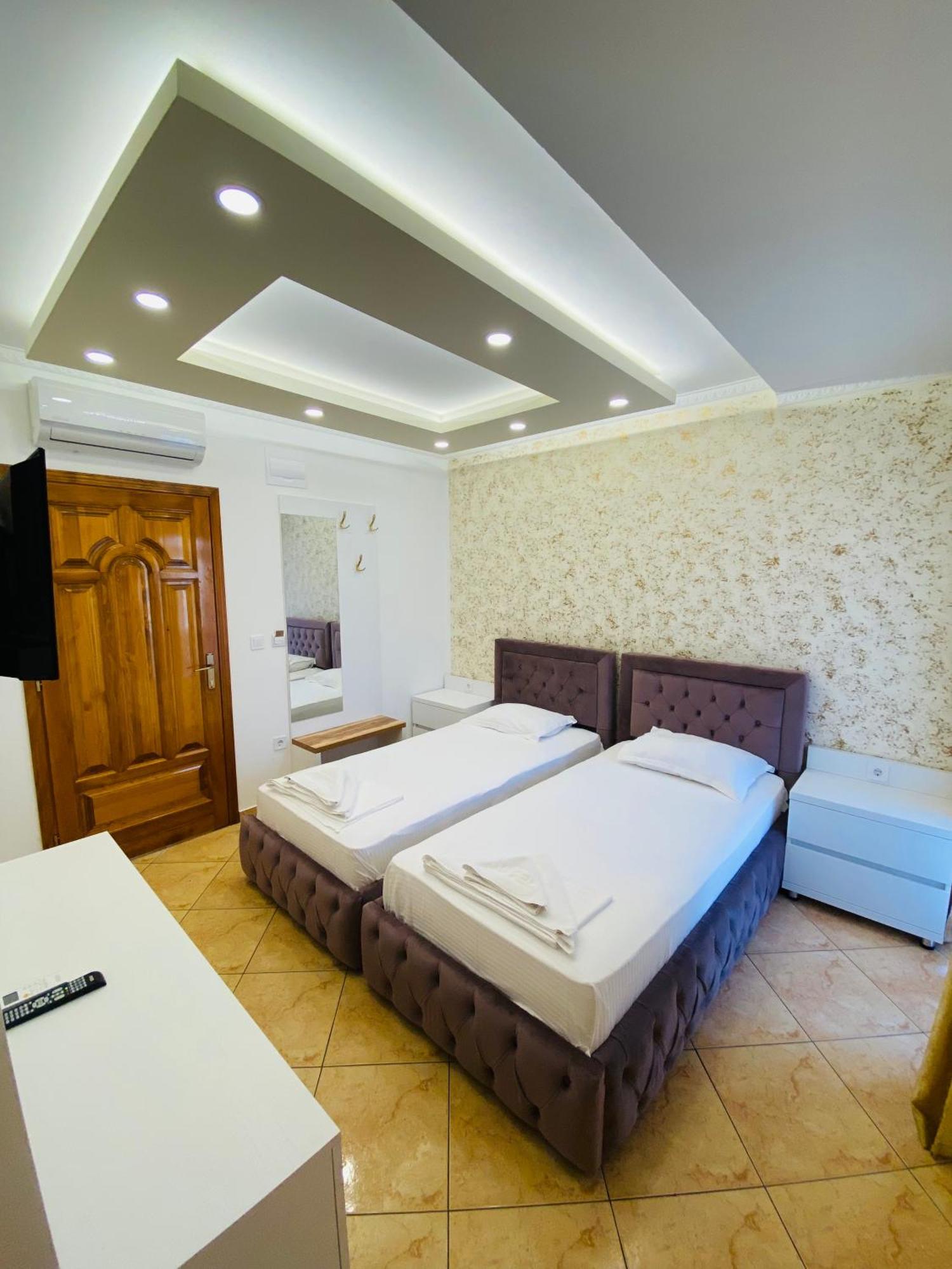 Apart Hotel Llolla Ulcinj Bagian luar foto
