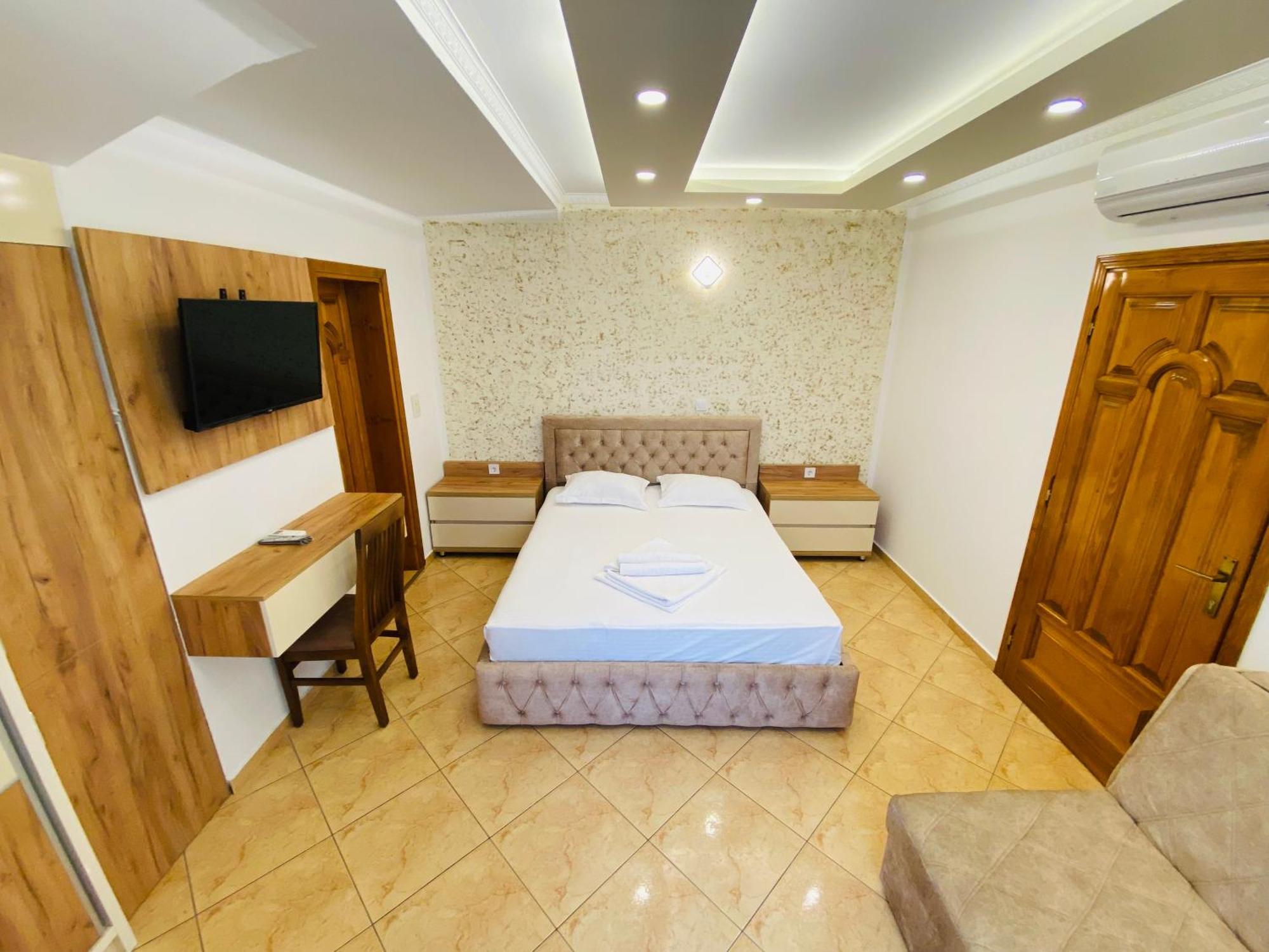 Apart Hotel Llolla Ulcinj Bagian luar foto