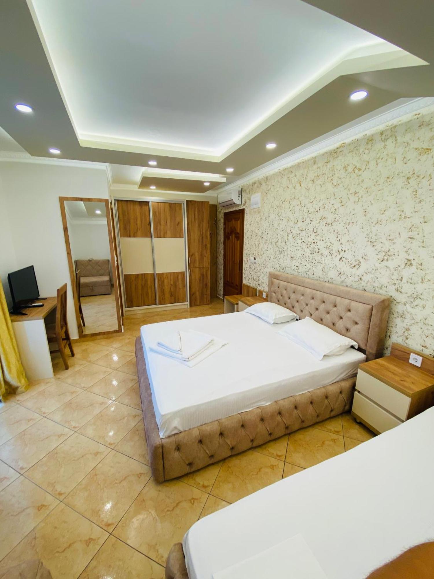 Apart Hotel Llolla Ulcinj Bagian luar foto