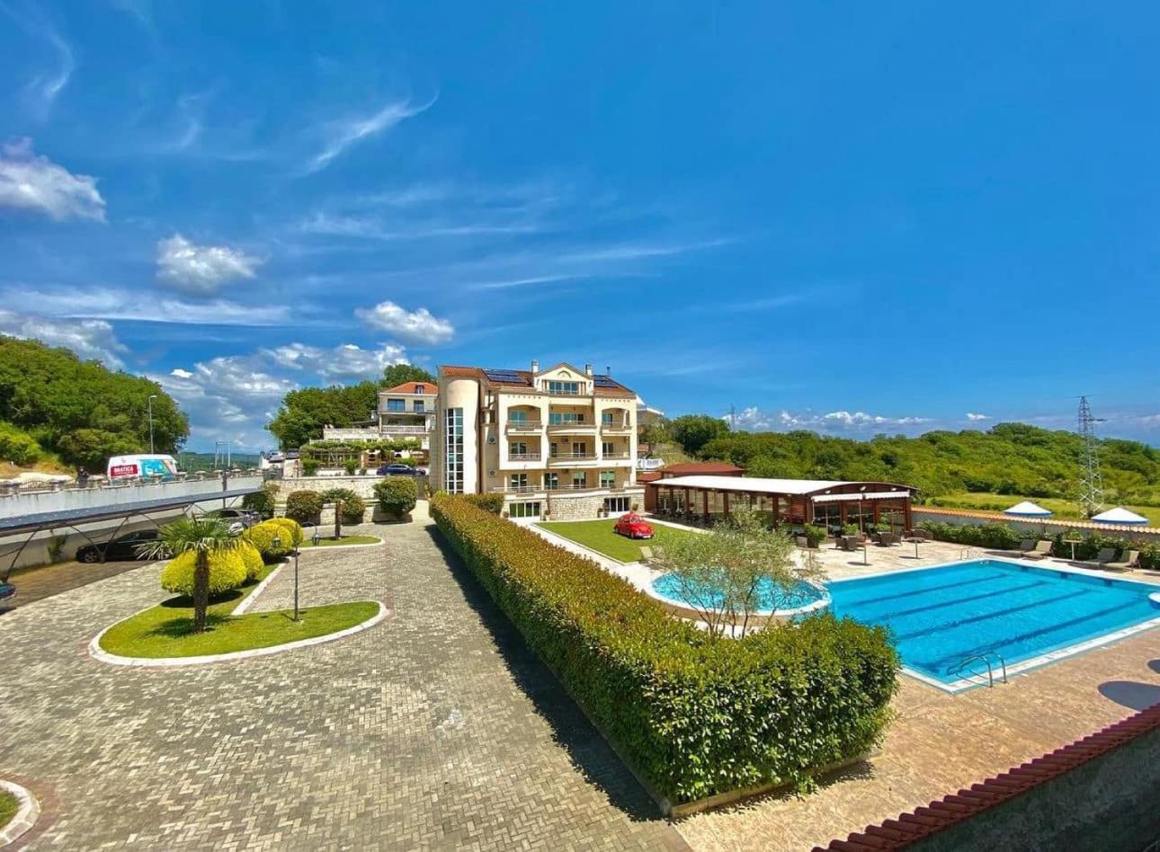 Apart Hotel Llolla Ulcinj Bagian luar foto