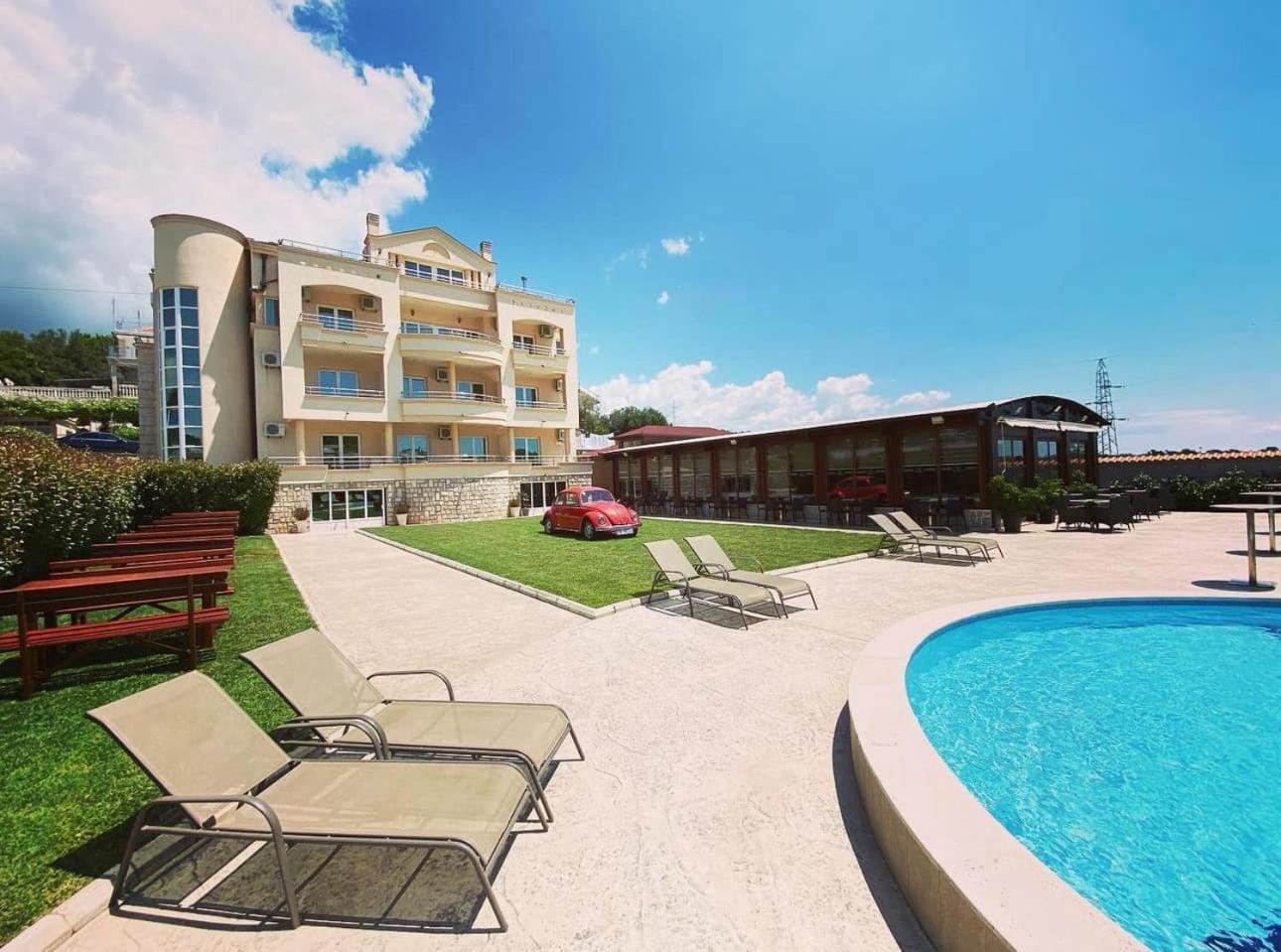 Apart Hotel Llolla Ulcinj Bagian luar foto