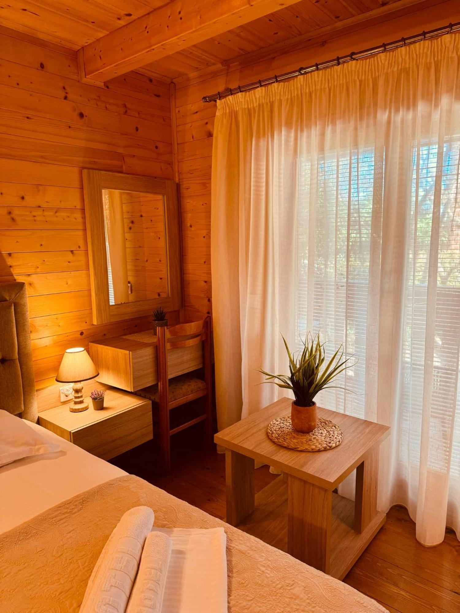 Apart Hotel Llolla Ulcinj Bagian luar foto