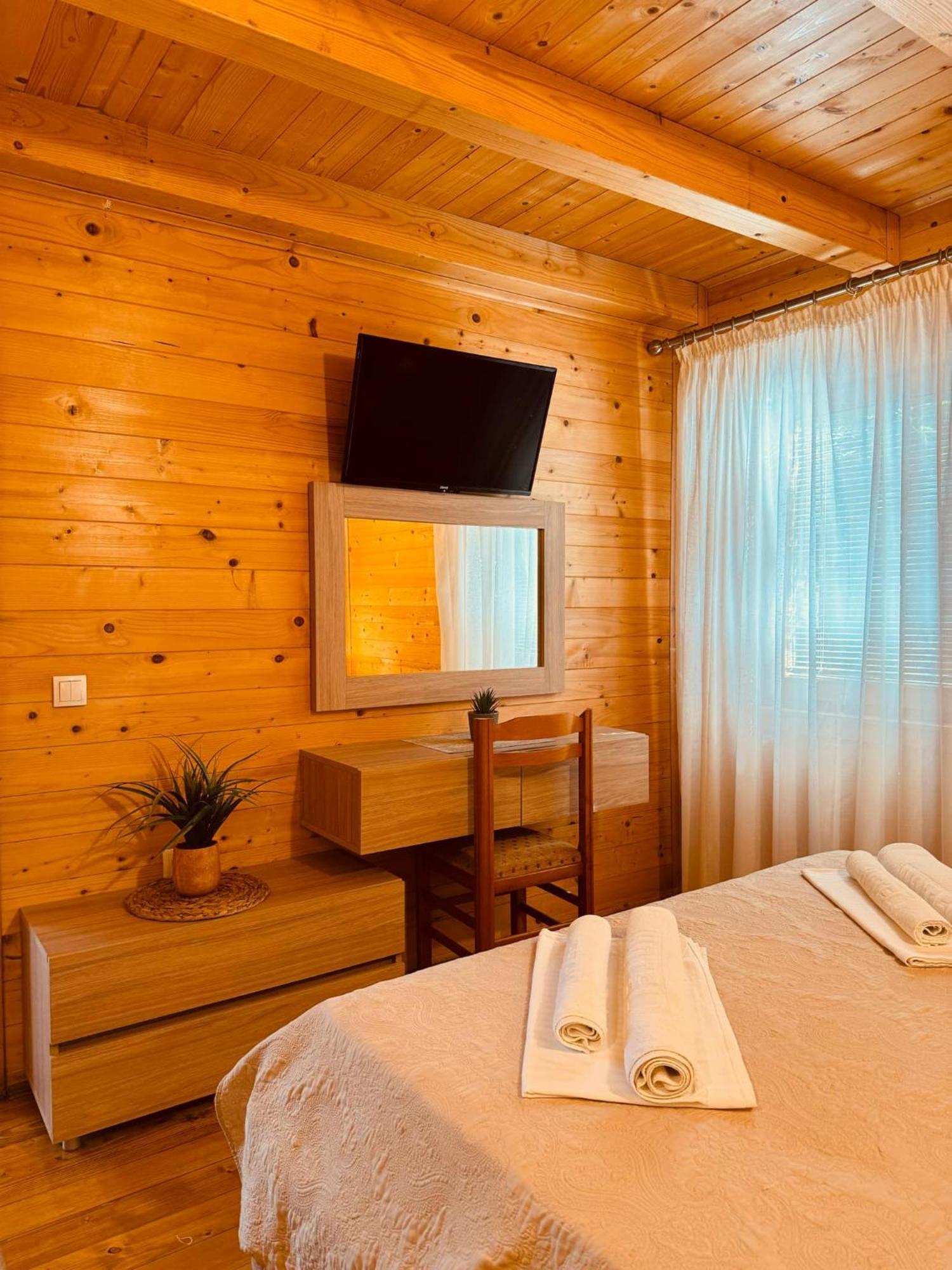 Apart Hotel Llolla Ulcinj Bagian luar foto