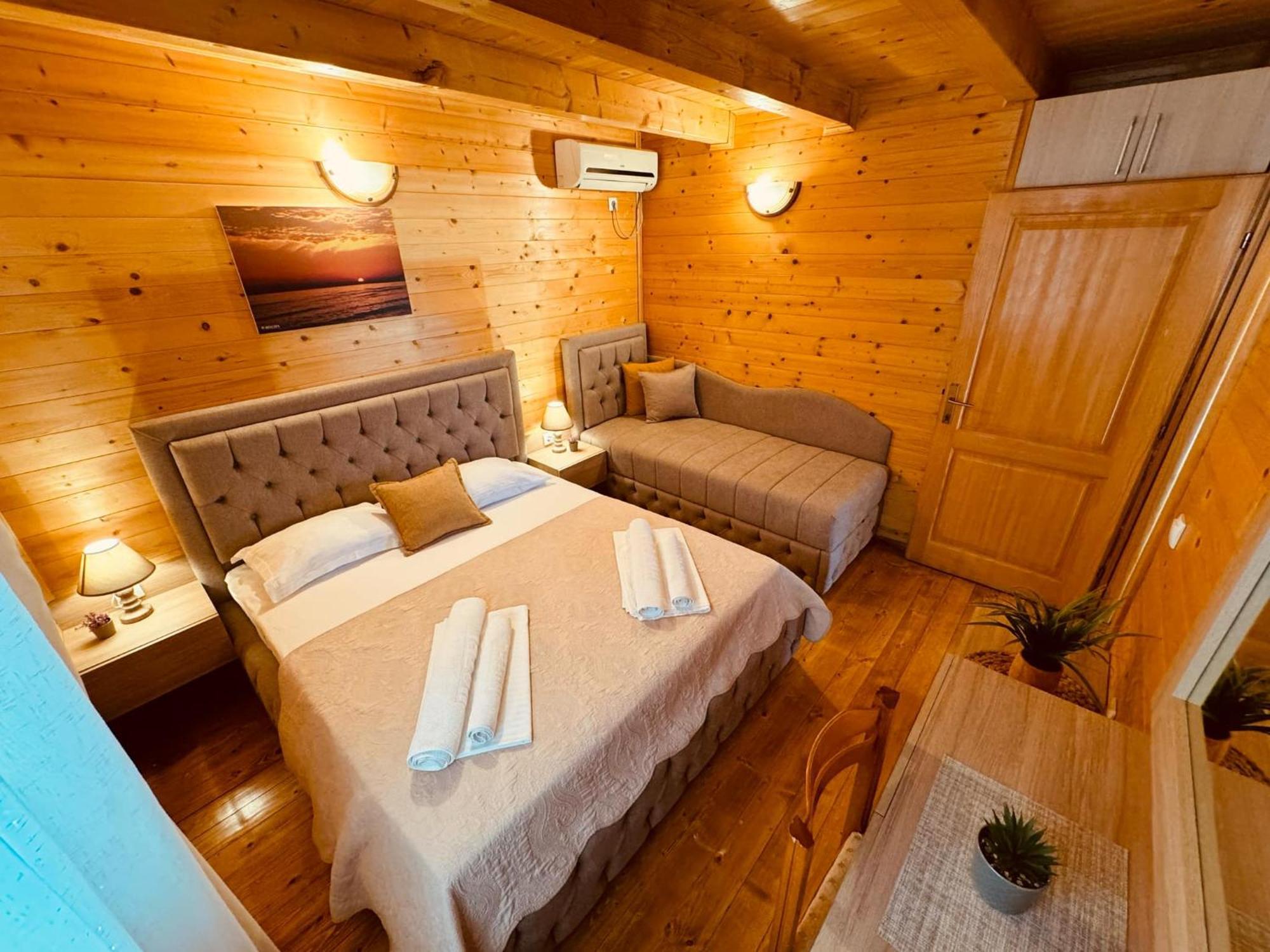 Apart Hotel Llolla Ulcinj Bagian luar foto