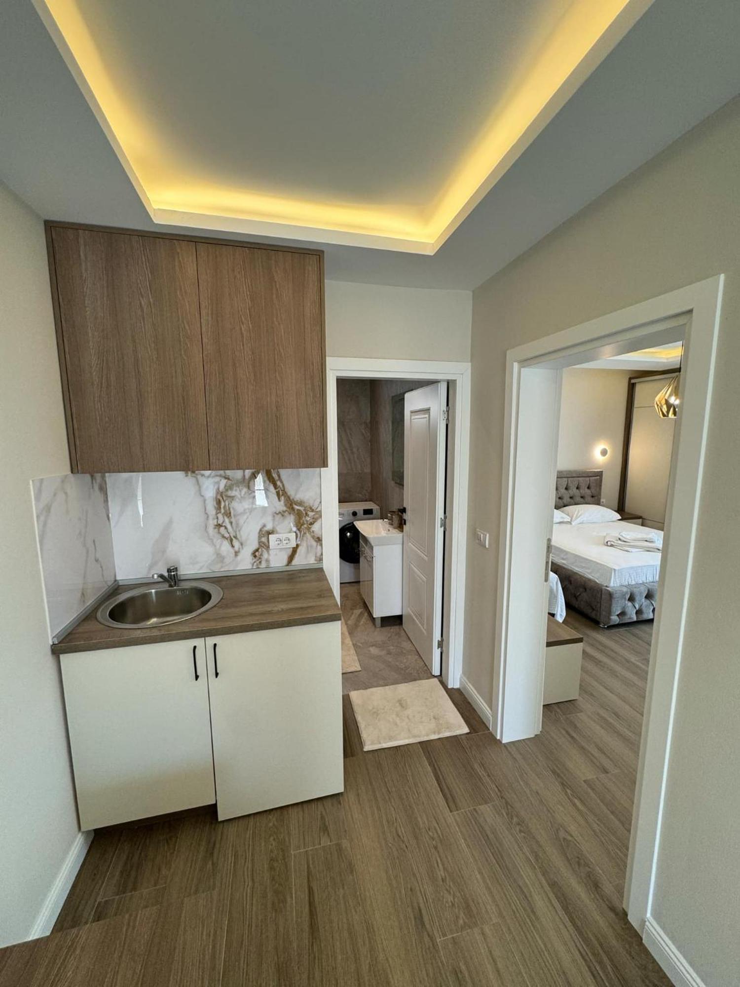 Apart Hotel Llolla Ulcinj Bagian luar foto