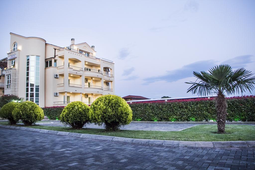 Apart Hotel Llolla Ulcinj Bagian luar foto