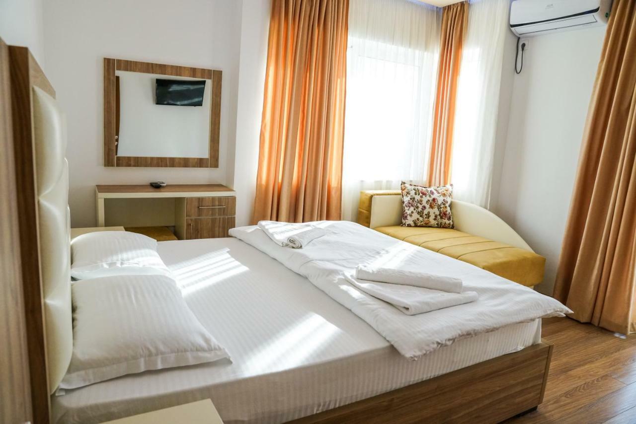 Apart Hotel Llolla Ulcinj Bagian luar foto