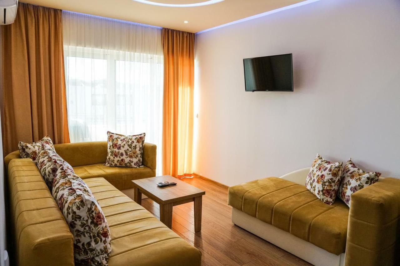 Apart Hotel Llolla Ulcinj Bagian luar foto
