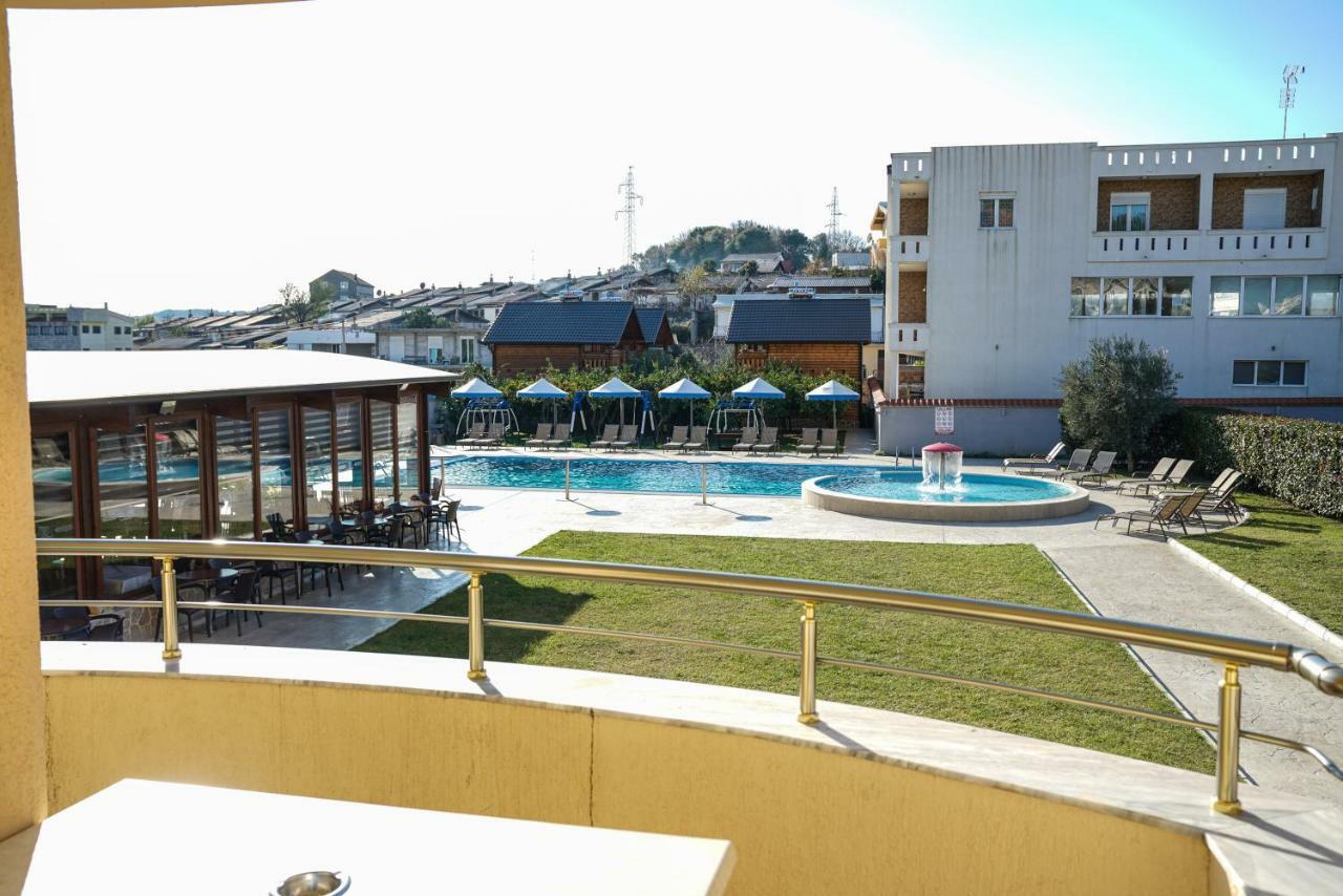 Apart Hotel Llolla Ulcinj Bagian luar foto