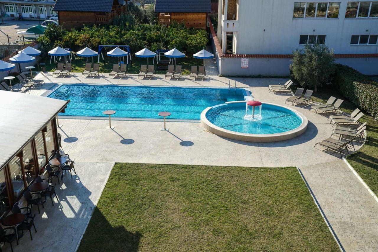 Apart Hotel Llolla Ulcinj Bagian luar foto
