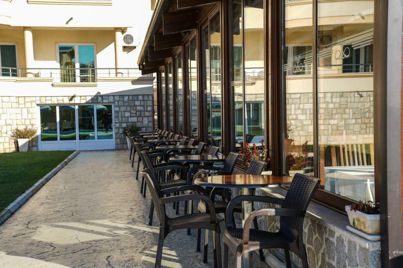 Apart Hotel Llolla Ulcinj Bagian luar foto