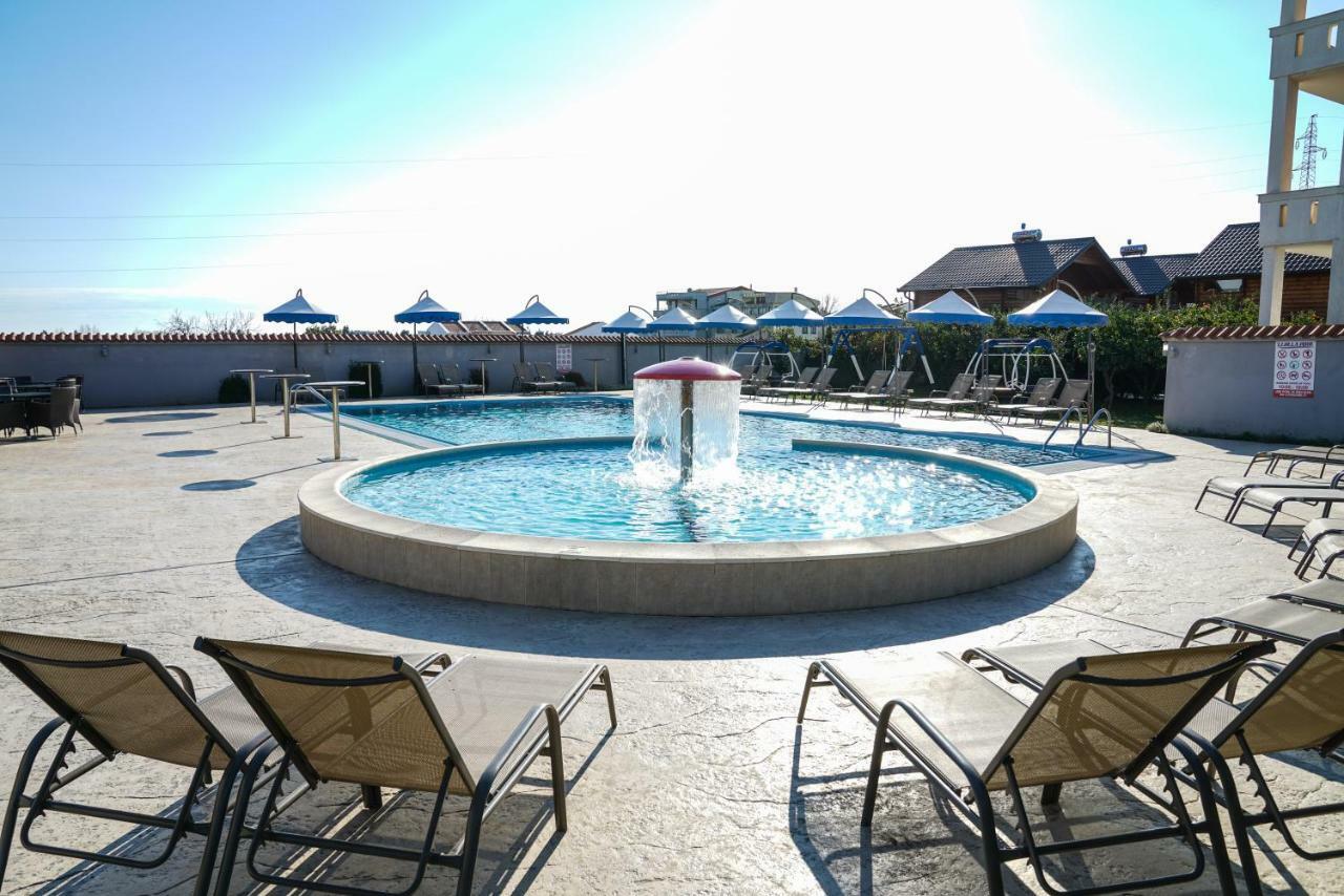 Apart Hotel Llolla Ulcinj Bagian luar foto