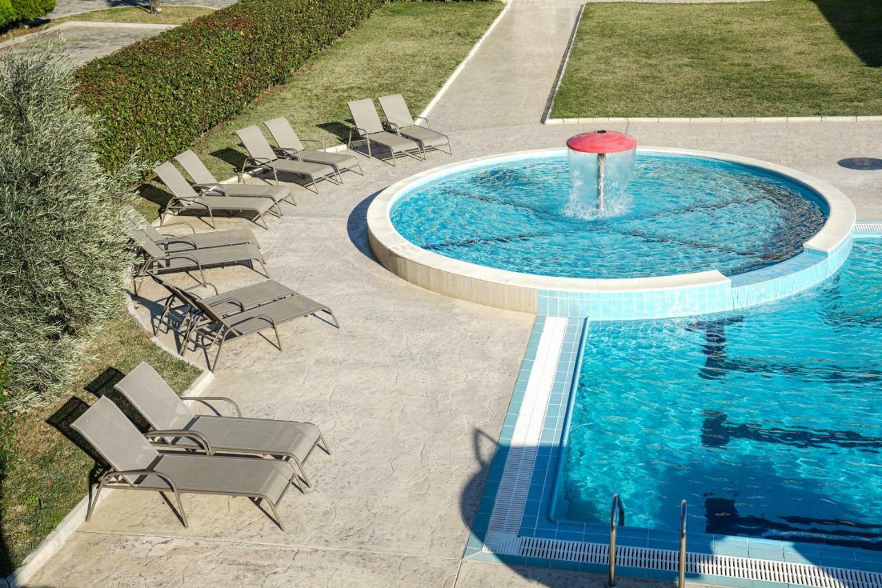 Apart Hotel Llolla Ulcinj Bagian luar foto