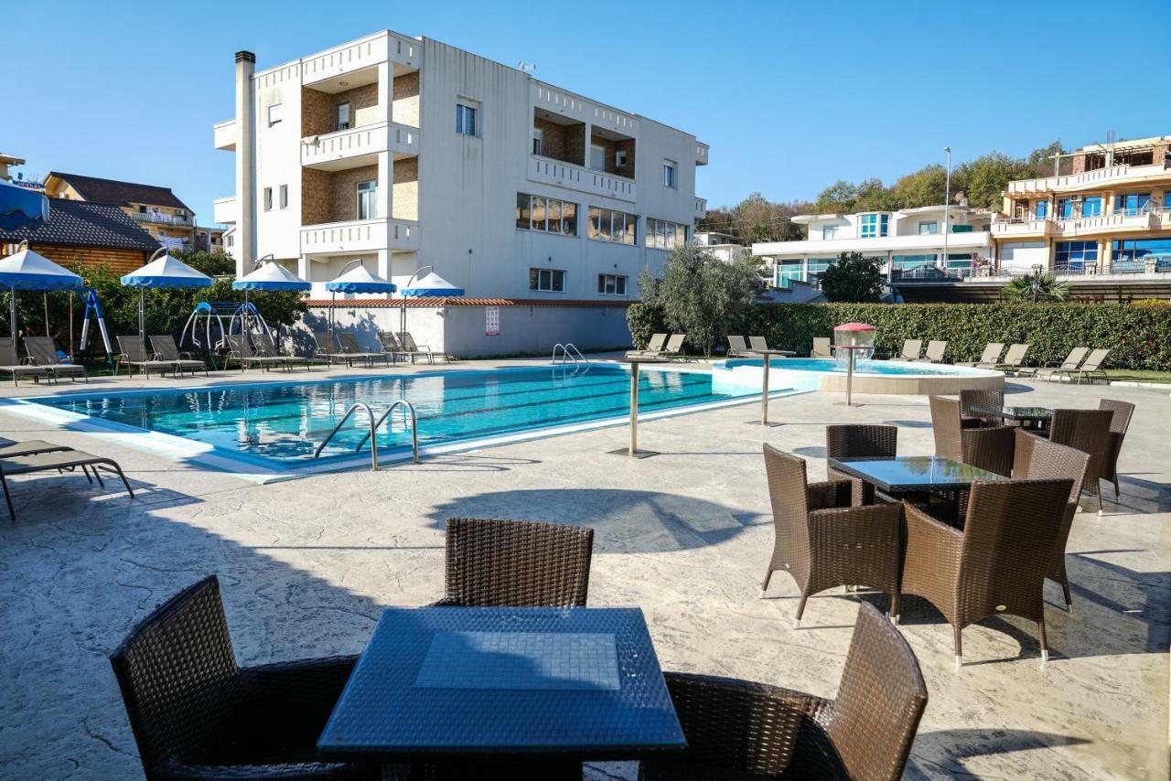 Apart Hotel Llolla Ulcinj Bagian luar foto