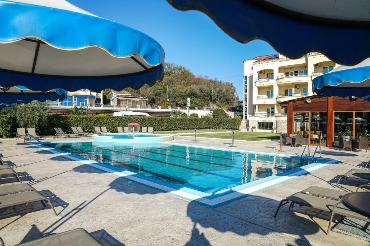 Apart Hotel Llolla Ulcinj Bagian luar foto